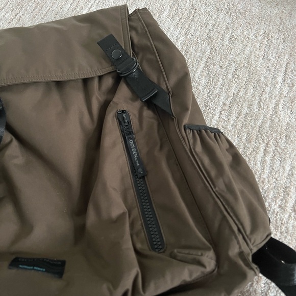 Artizia Golden by TNA altitude backpack - Shaw bag in olive army green - Picture 3 of 13